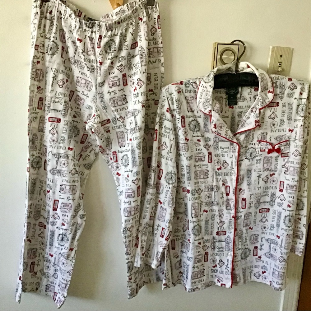 Laura Ashley Ladies pajamas, size M. Pattern shows London tourist attractions.